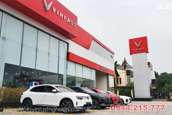 Khách hàng nhận xe VinFast